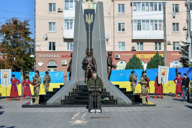 У Житомирі відзначили захисників та захисниць України та вручили почесні відзнаки і пам’ятні подарунки (ВІДЕО)