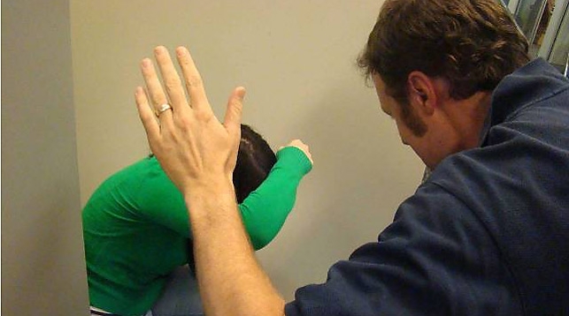 Тероризував, лаявся та бив: на Звягельщині покарають домашнього дебошира