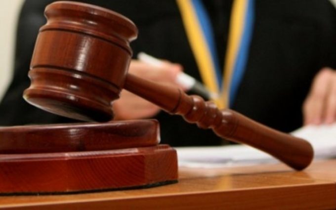 На Житомирщині засудили до 7 років тюрми жительку райцентру, яка під час застілля вбила рідного брата