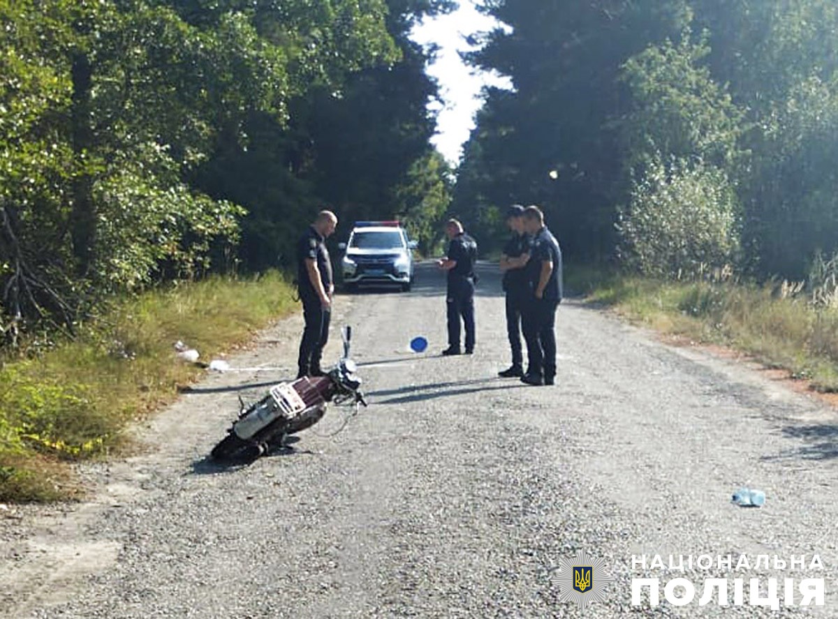 В ДТП травмувалися двоє чоловіків: на Малинщині водій мотоцикла наїхав на пішохода