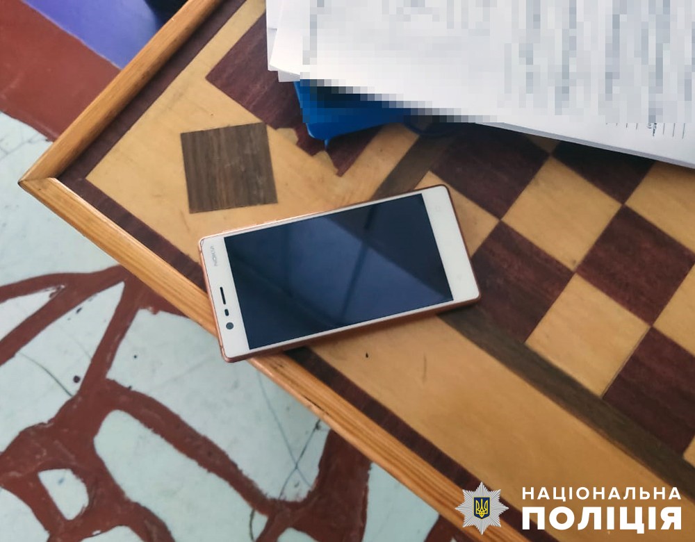 В Олевську розшукали причетну до крадіжки мобільного телефону