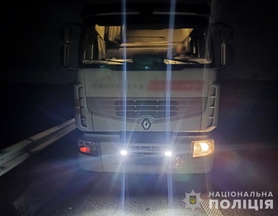 На Звягельщині під колеса вантажівки потрапив пішохід, чоловік в реанімації