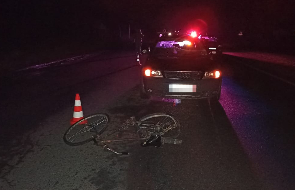 На вихідних в області під колеса автомобілів потрапили двоє людей, одна із потерпілих загинула (ФОТО)