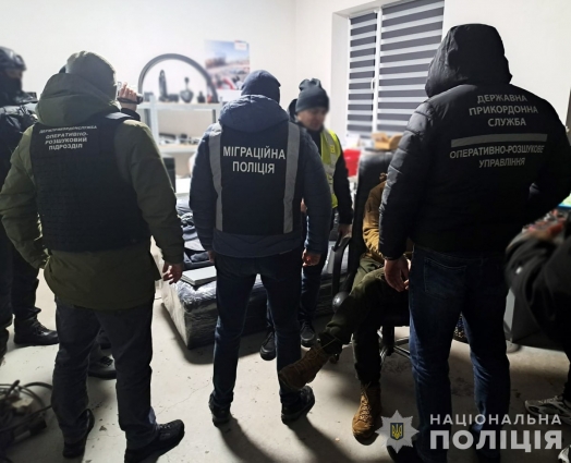 5 тис. доларів за мобілізацію на комфортну посаду: на Житомирщині затримали «рекрутера», який вимагав гроші у військовозобов'язаних