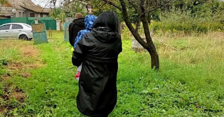 У Новоград-Волинському районі за недогляд з родини вилучили 11-місячну дитину (ФОТО)