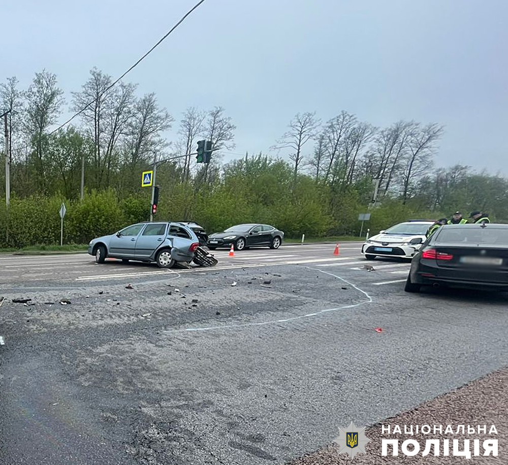 У передмісті Житомира внаслідок ДТП травмовано водія легковика: поліція з’ясовує обставини