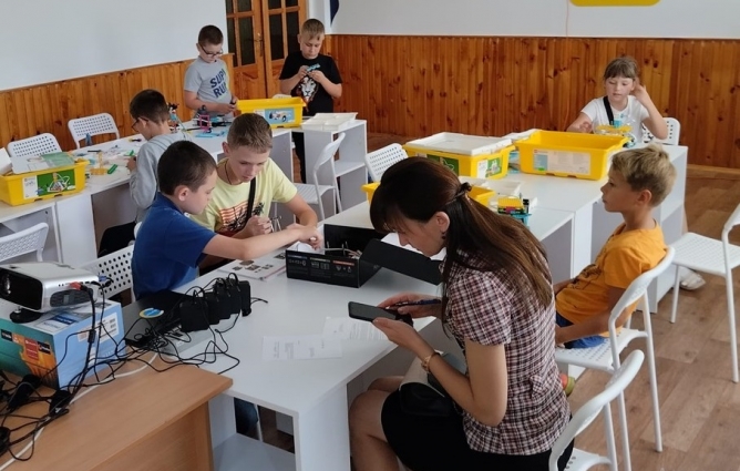На Житомирщині діють 17 STEM-hubів для дітей