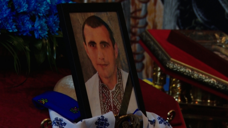 В останню путь провели загиблого захисника України Дмитра Корбута (ВІДЕО)