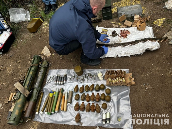 Понад 5 тисяч боєприпасів та зброя: у Коростені вилучили арсенал, зібраний трьома чоловіками