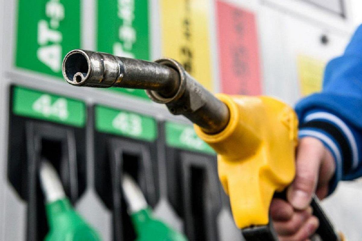 Привласнили 30 тис. грн. на чужих знижках: у Житомирі викрили двох працівниць АЗС на крадіжці коштів клієнтів та підробці документів