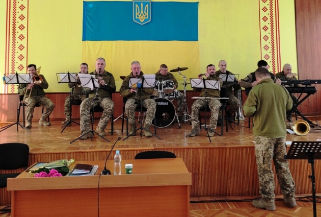До Пулинської громади з концертом завітав оркестр 95-ої ОДШБр (ФОТО)