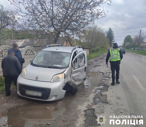 Не дотримались бокового інтервалу: за добу на дорогах Бердичівщини сталися три ДТП з пошкодженням автомобілів