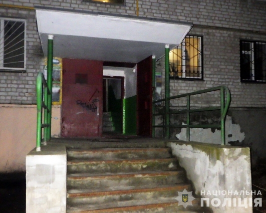 У Житомирі 18-річна дівчина підпалила двері літній жінці, за те, що вона вигнала її з квартири