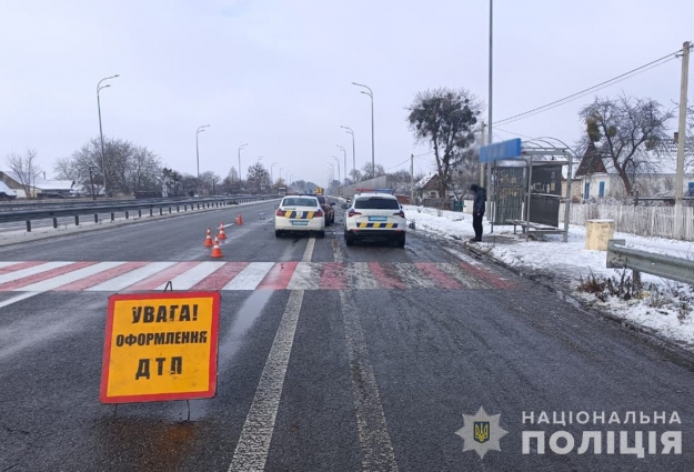 На Звягельщині в ДТП постраждав 58-річний чоловік, який перетинав автошлях