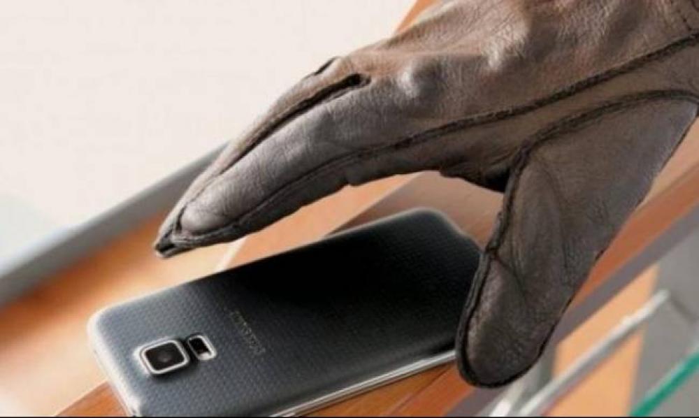 У Гришковецькій громаді затримали 19-річного парубка, який вкрав телефон у продавчині