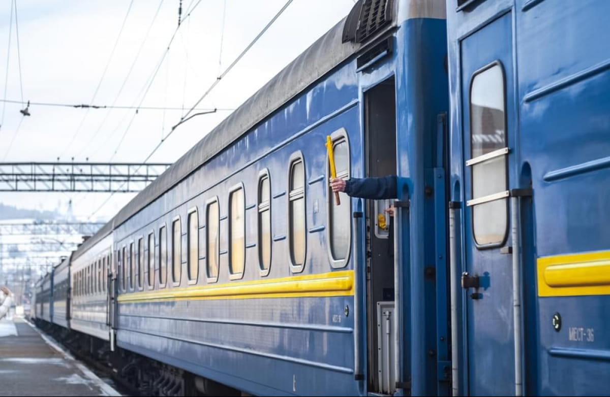 Укрзалізниця запустила на маршруті Коростень – Житомир – Вінниця модернізований дизель-поїзд
