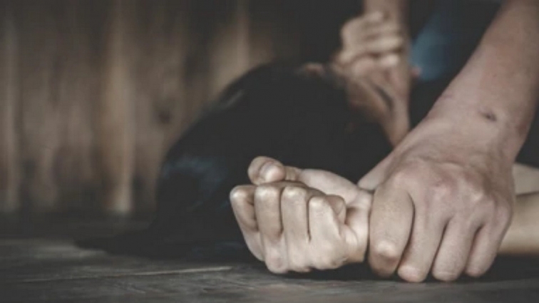 На Житомирщині чоловік намагався згвалтувати 13-річну дівчинку, підзрюваного взяли під варту