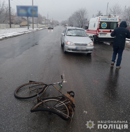 У Бердичеві під колеса автівки потрапив 77-річний чоловік, пенсіонер в лікарні