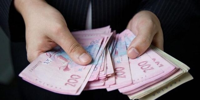 Ошукав знайомих на майже 2 млн грн: у Житомирі викрили чоловіка причетного до щонайменше п’яти шахрайств