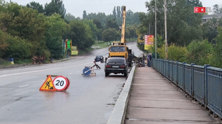 Злива наробила лиха: у Житомирі ремонтують Бердичівський міст (ВІДЕО)