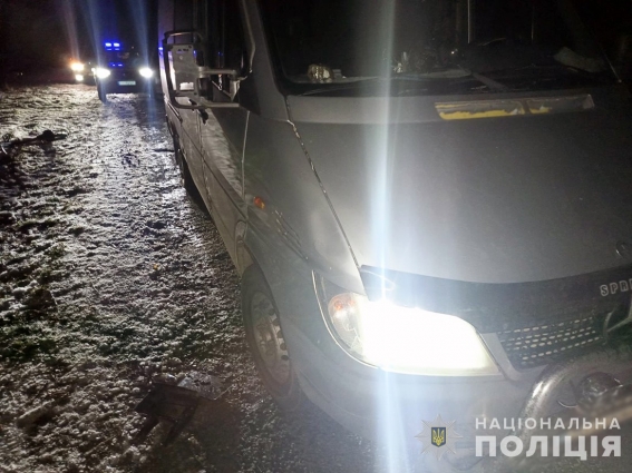 У Баранівській громаді під колеса автівки потрапила 54-річна велосипедистка, жінка в лікарні