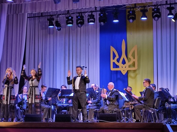 В Бердичеві під час благодійного концерту Національного президентського оркестру зібрали кошти на підтримку ЗСУ (ФОТО)