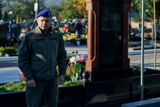 У День захисників і захисниць України поклали квіти до могил загиблих військових (ФОТО)