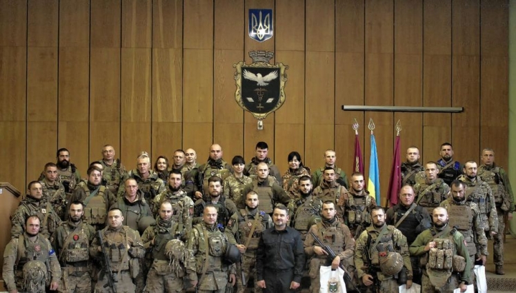 Десантникам 95 ОДШБР вручили відзнаки «За оборону Слов’янська»