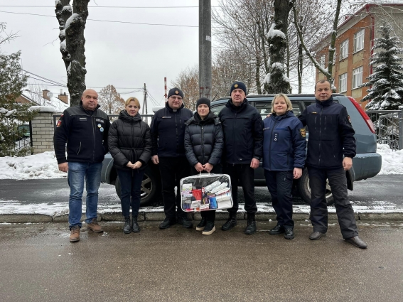 Житомирські рятувальники отримали автомобіль від пожежних Польщі (ФОТО)