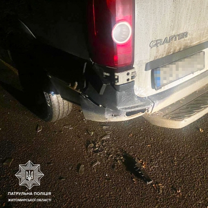 У Житомирі затримали водія, який на парковці маркету, протаранив інше авто та втік з місця ДТП