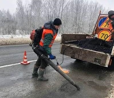 На Житомирщині ліквідовують аварійну ямковість на дорогах державного значення