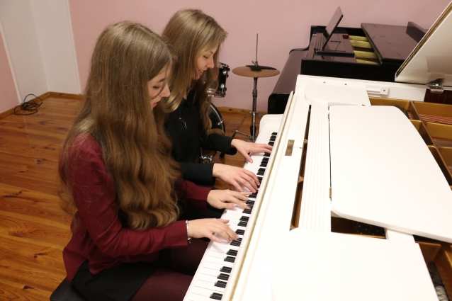 Дві юні житомирські музикантки посіли перше місце на міжнародному двожанровому фестивалі мистецтв «TALENTS TOGETHER 2022»