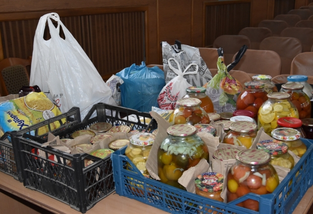 Громади Житомирщини передали 2 тонни продуктів для людей з деокупованого Куп’янська (ФОТО)
