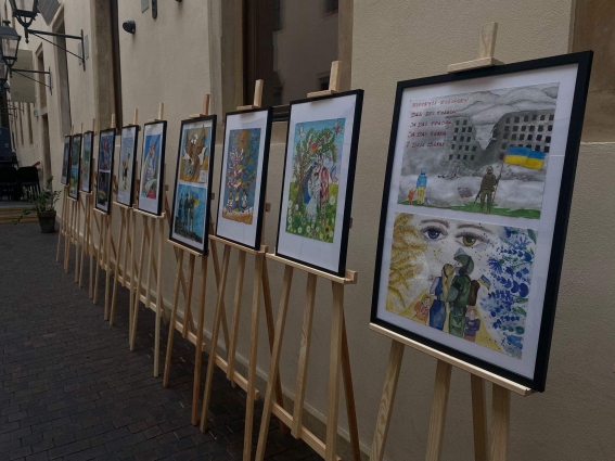 У Польщі відкрили виставку малюнків художників з Житомирщини «Кольори нашої Перемоги» (ФОТО)