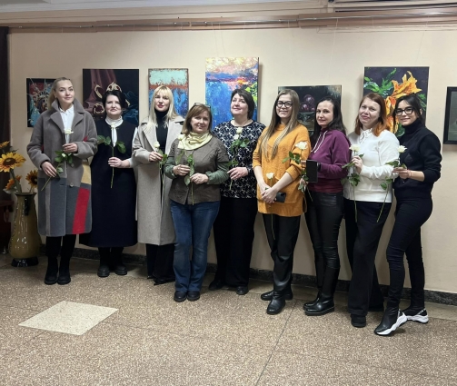 У Житомирі відкрилась виставка картин «Мами малюють!» (ФОТО)