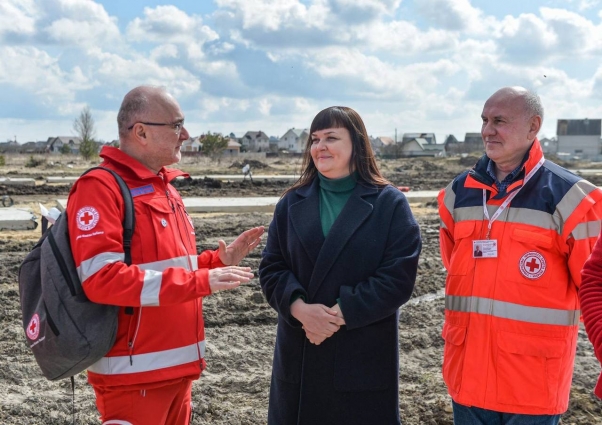 Представники Червоного Хреста оглянули земельну ділянку на якій планують побудувати 40 модульних будинків (ФОТО)