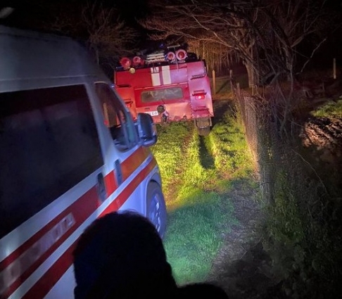 На Коростенщині рятувальники відбуксирували «швидку» з узбіччя