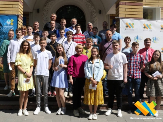 Талановита й розумна молодь Житомирської громади отримала стипендію міського голови (ФОТО)