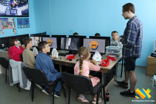 У Житомирі діти із сімейних форм виховання вивчають робототехніку (ФОТО)