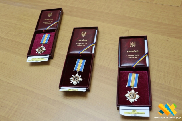 Ордени – посмертно: житомирським загиблим рятувальникам присвоєно державні нагороди. Їх отримали рідні Героїв (ФОТО)