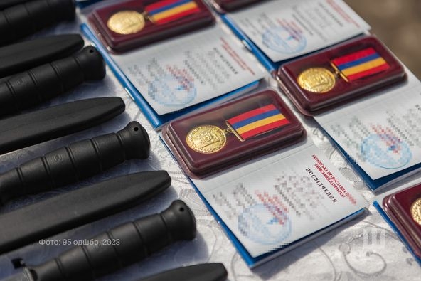 Військових 95-ої ДШБ відзначили грамотами, медалями та цінними подарунками