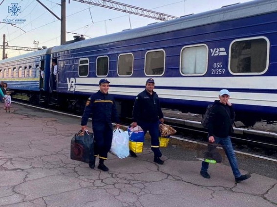 До Бердичева прибув евакуаційний потяг з Донеччини, людей поселять у Звягельському районі