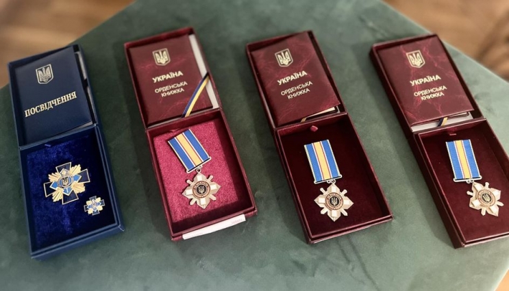 У Житомирі родичам військових, які загинули захищаючи Україну, вручили відомчі нагороди