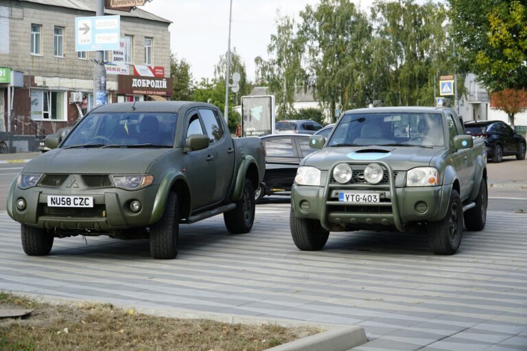 Підрозділи сил ТРО, які захищають Житомирщину на півночі отримали два пікапи