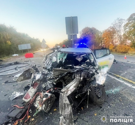 Поблизу Житомира у ДТП загинули троє людей: поліція працює на місці події (ФОТО) (ОНОВЛЕНО)