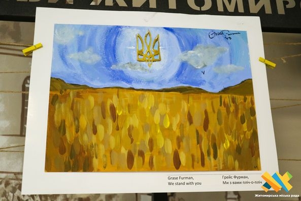 Україна очима маленьких американців: у Житомирі відбулось відкриття виставки «Пліч-о-пліч з Україною» (ФОТО)