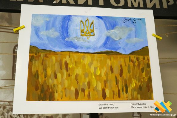 Україна очима маленьких американців: у Житомирі відбулось відкриття виставки «Пліч-о-пліч з Україною» (ФОТО)