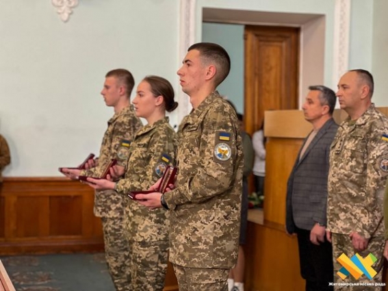 У Житомирі рідним загиблих військових вручили державні нагороди (ФОТО)