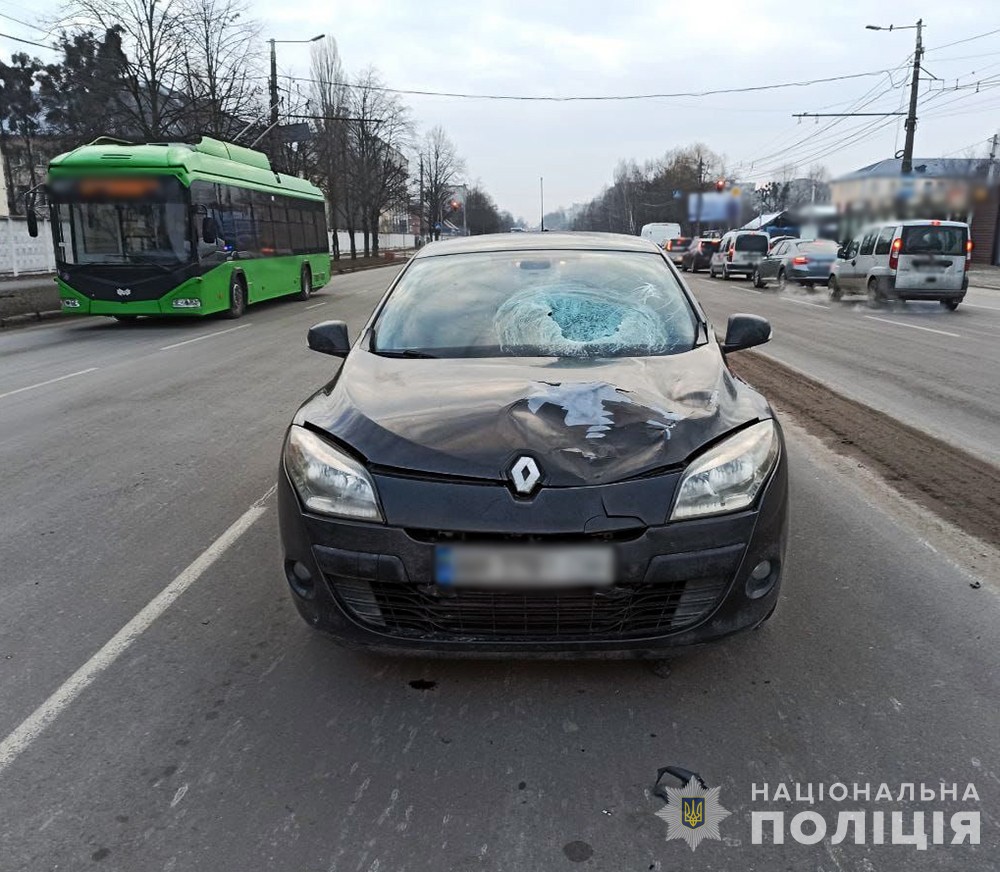 У Житомирі на проспекті Миру водій Renault збив пенсіонерку: жінка загинула на місці події