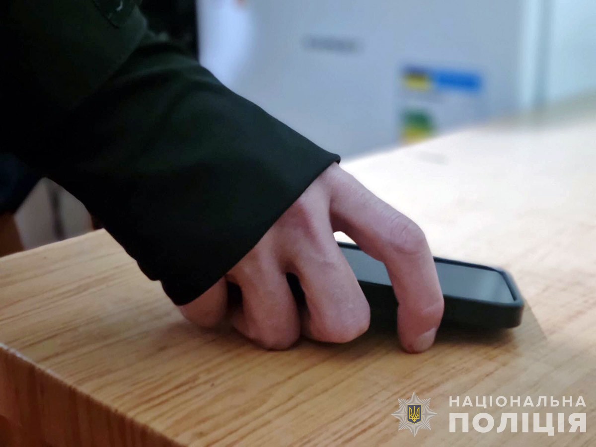 Привласнив телефони друзів: у Станишівській громаді викрили причетного до крадіжки